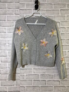 Dreamers by debut Gray Cropped V-Neck Cardigan with Pastel Floral Appliqués- S